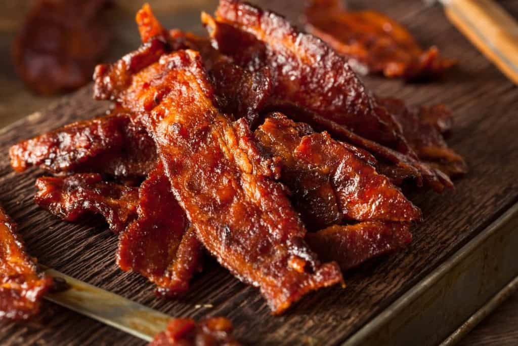 delicious-homemade-bacon-jerky-dried-meat