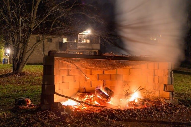 14+ Cinder Block Fire Pit Ideas and Fire Pit Design Tips!