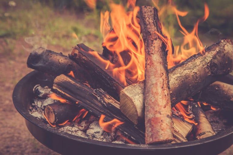 How to Reduce Smoke In Your Fire Pit [7 Easy Ways + Smokeless Logs]