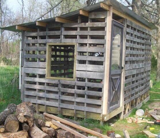 spacious chicken coop from wooden pallets