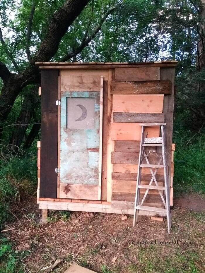easy diy outhouse plan made from scrap wood