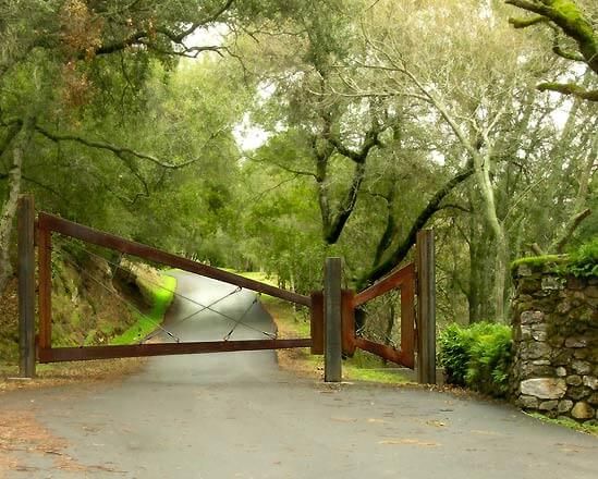 Beautiful and epic country gateway for the driveway.