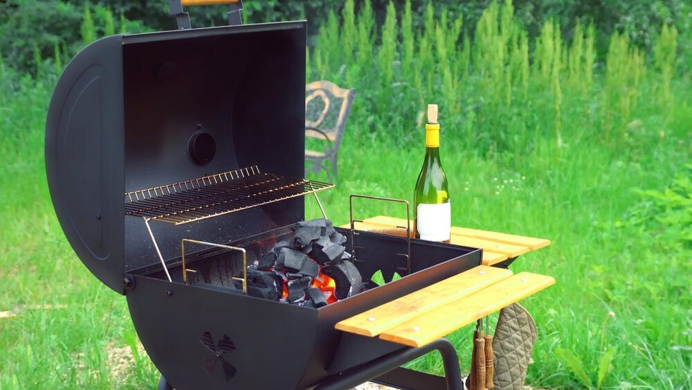 Barrel style cooker grill